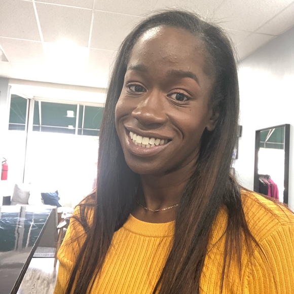 Meet your Posher, Lauren - Picture 3 of 3